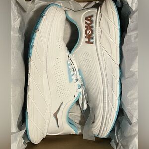 NWB Hoka Arahi 7 Sneakers size 7B FROST / ROSE GOLD